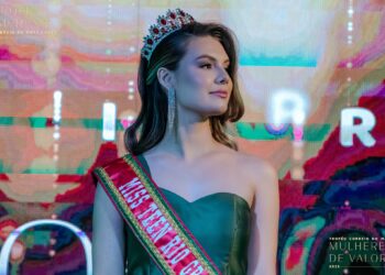 Miss Teen Rio Grande do Sul 2025, abrilhantou Troféu Imprensa e Mulheres de Valor