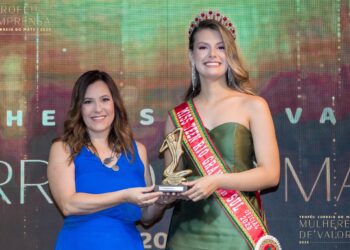 TROFÉU MULHERES DE VALOR | Lucimara Karpe Canova, Secretária de Educação de Tapera