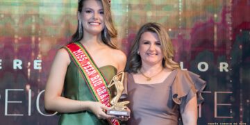 TROFÉU MULHERES DE VALOR |  Jaqueline Orsolin, CEO rede de lojas Mega Variedades e Stocksul