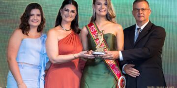 TROFÉU MULHERES DE VALOR | Dayana Soares de Camargo, educadora e vereadora de Espumoso