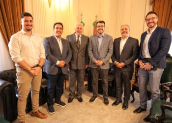 Município de Espumoso discute convênios estaduais e projeto de drenagem em reunião na Casa Civil