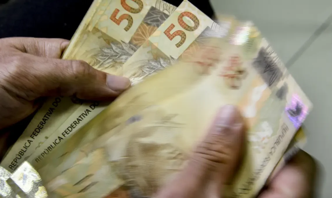 Isenção de IR para quem ganha até R$ 5 mil entra em vigor
