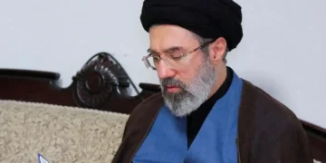 Khamenei reforça que Estreito de Ormuz terá novas regras para passagem