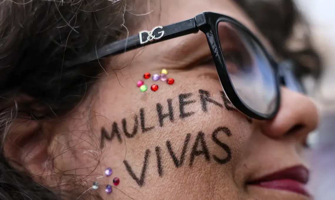 Publicadas leis que ampliam combate à violência contra as mulheres