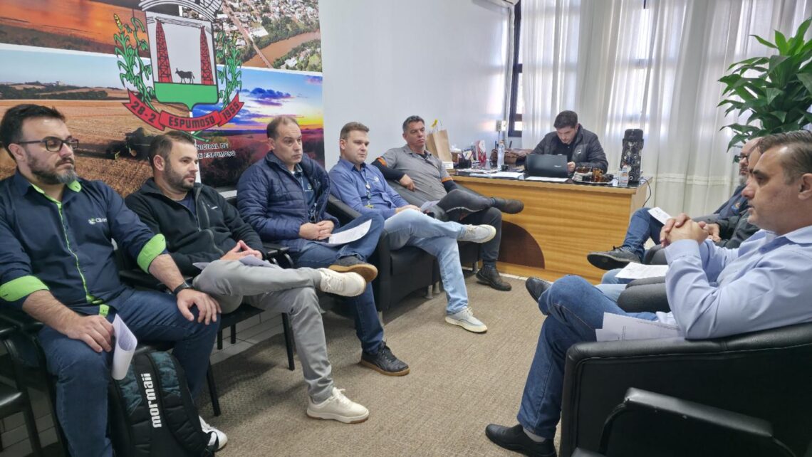 Câmara de Espumoso sedia reunião de alinhamento com empresas de telecomunicação sobre a Lei “Espumoso Poste Limpo”