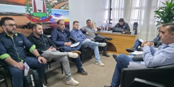 Câmara de Espumoso sedia reunião de alinhamento com empresas de telecomunicação sobre a Lei “Espumoso Poste Limpo” 